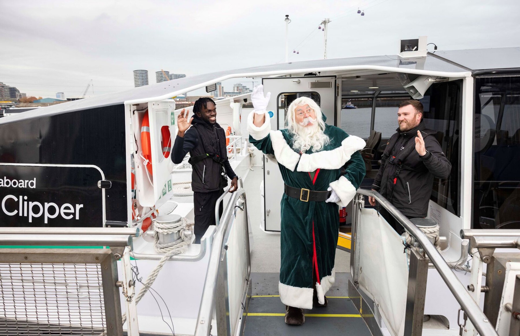 Uberboatsantashootedit 20