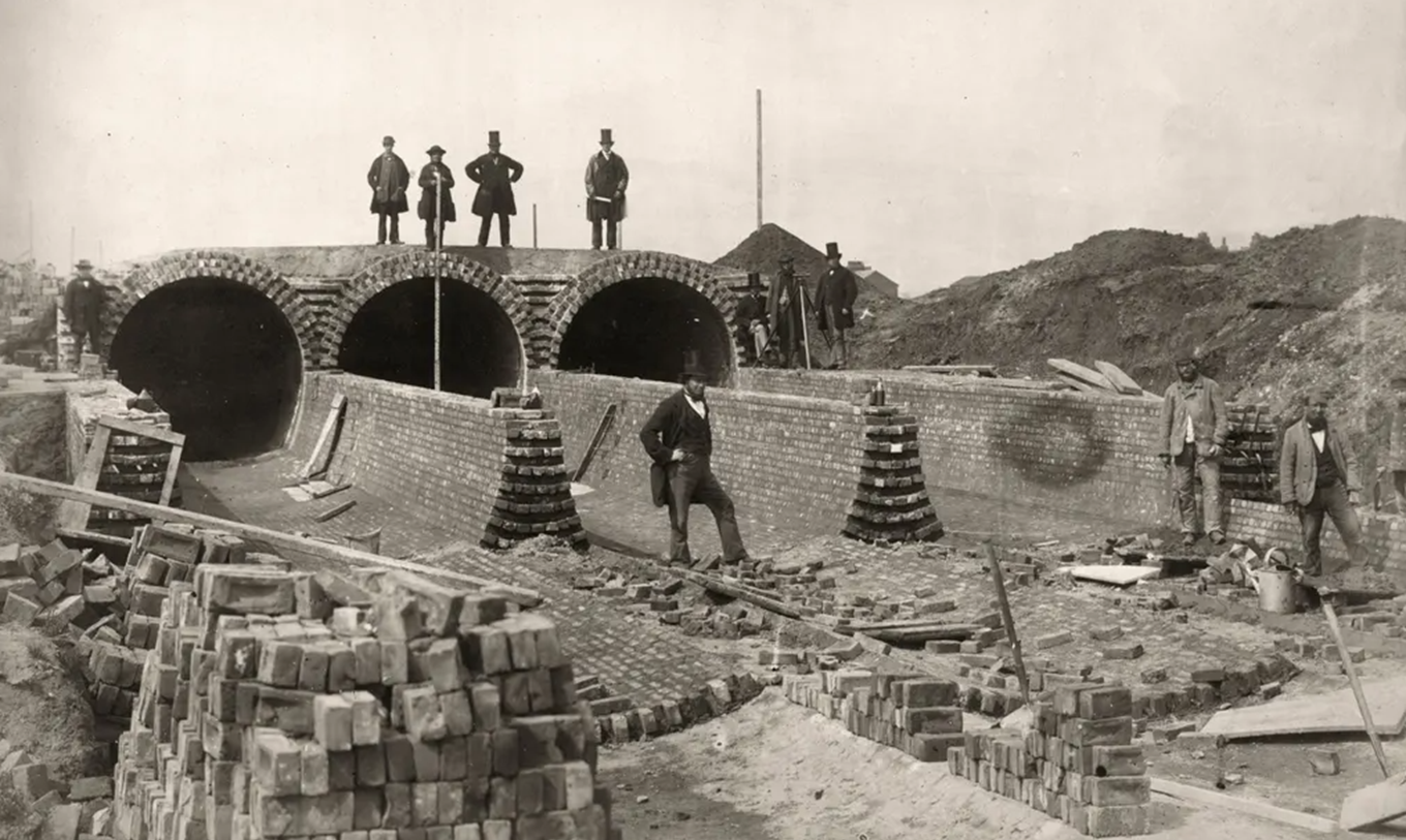 River Thames Sewage Pipes