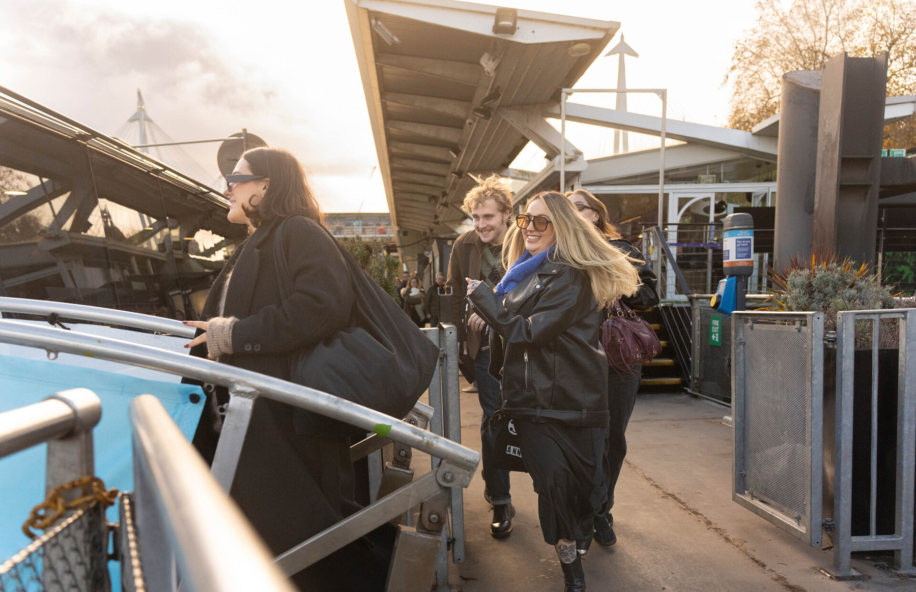 2025 12 02 1250 Mickey LF Lee MX19043 Midres