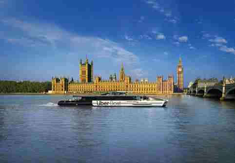 Jupiter Clipper Passes The Houses Of Parliament Retouch